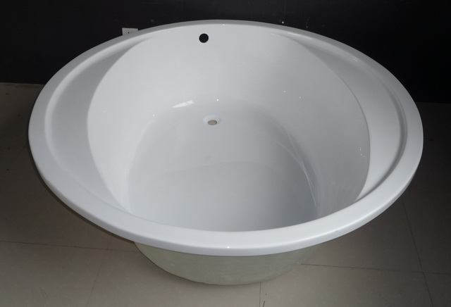 round bathtub size