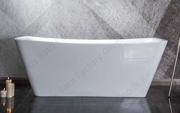 Rectangular freestanding soaking tub with faucet