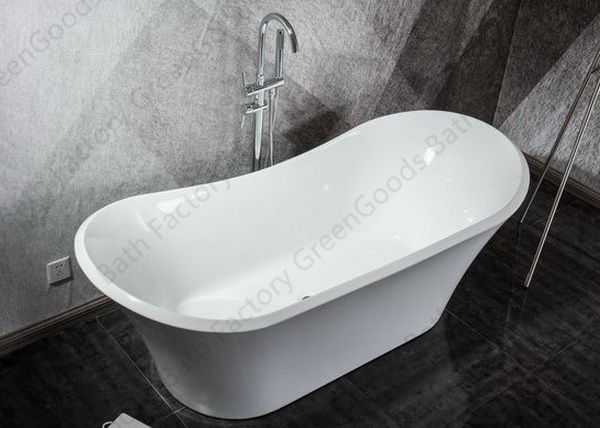 Roll top freestanding bath with faucet