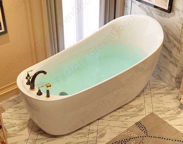 Oval freestanding bathtub front view