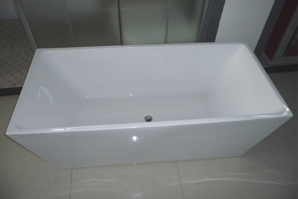 Freestanding rectangular bathtub is displayed in the showroom