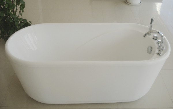 freestanding soaking tub one side view