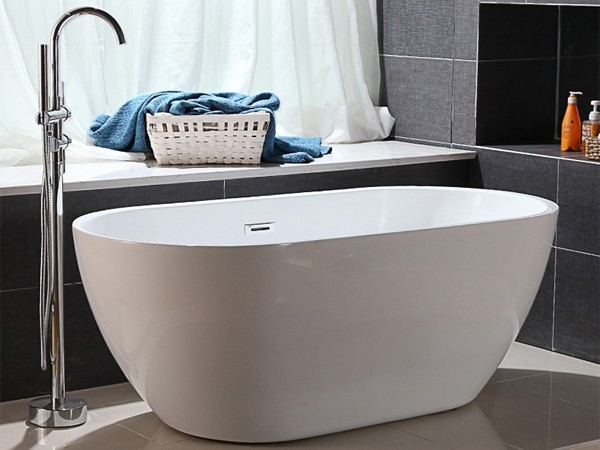 Narrow freestanding bathtub with freestanding tub faucet