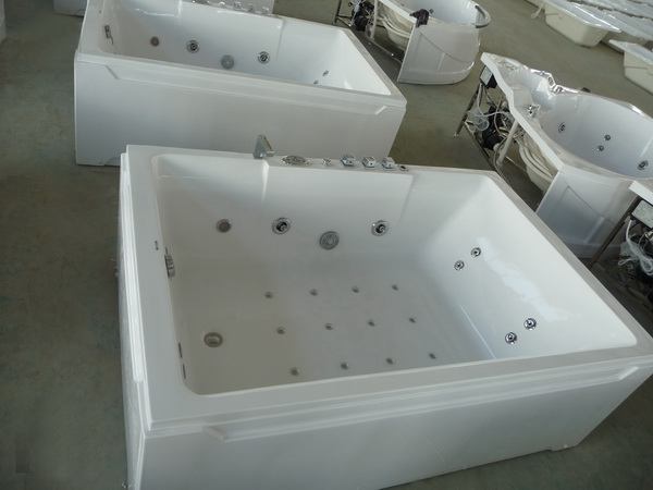 2 person whirlpool tub in the factory