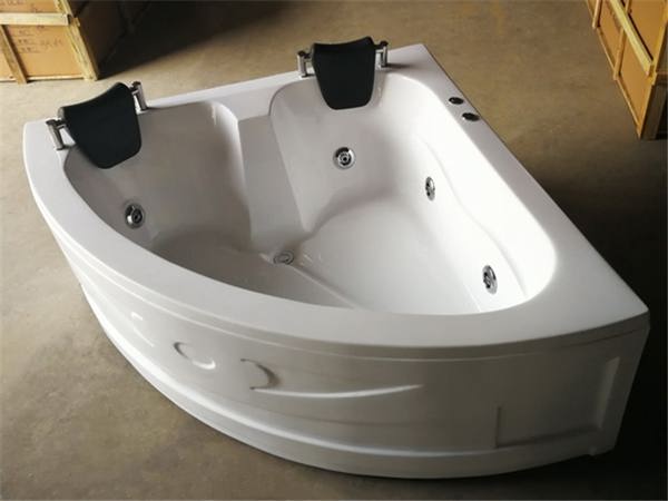 Corner whirlpool bath tubs in bathroom
