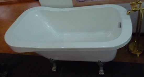 Clawfoot soft tub in bathroom